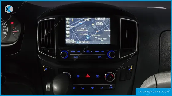 HYUNDAI STAREX 5-SEATER VAN