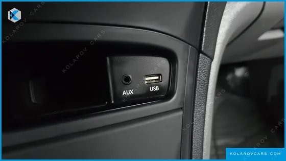 HYUNDAI STAREX 5-SEATER VAN