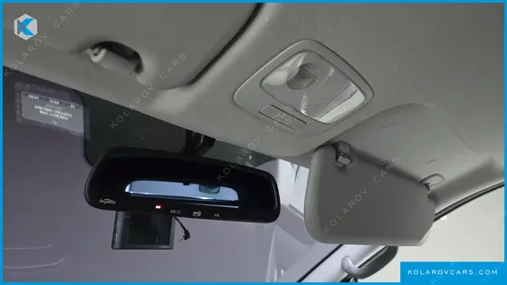 HYUNDAI STAREX 5-SEATER VAN