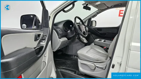 HYUNDAI STAREX 3-SEATER VAN