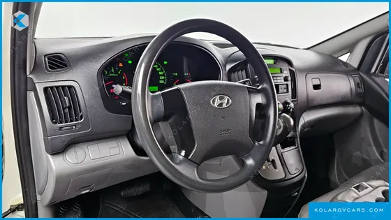 HYUNDAI STAREX 3-SEATER VAN
