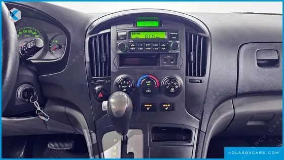 HYUNDAI STAREX 3-SEATER VAN
