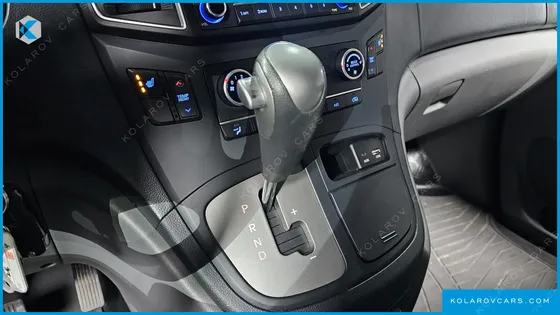 HYUNDAI STAREX 12-SEATER WAGON