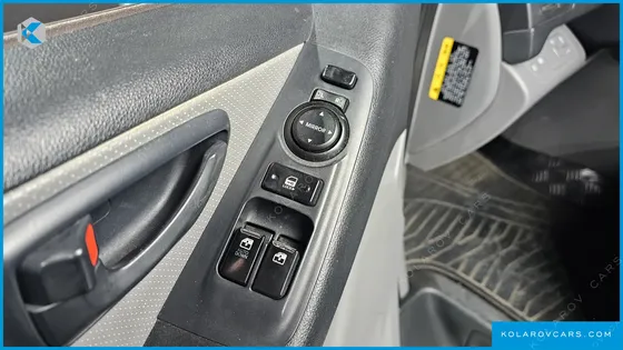 HYUNDAI STAREX 12-SEATER WAGON
