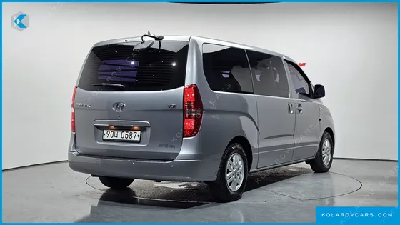 HYUNDAI STAREX 5-SEATER VAN