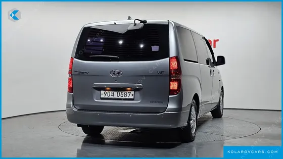 HYUNDAI STAREX 5-SEATER VAN
