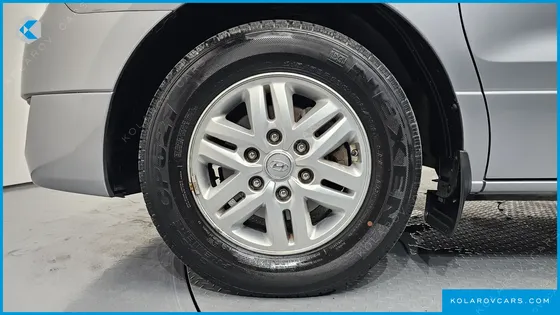 HYUNDAI STAREX 5-SEATER VAN