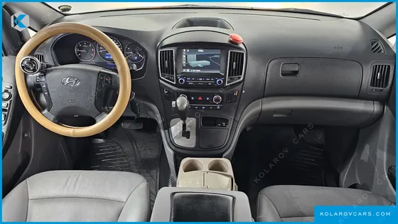 HYUNDAI STAREX 5-SEATER VAN