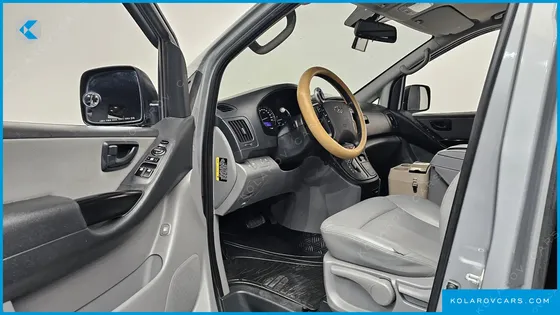 HYUNDAI STAREX 5-SEATER VAN