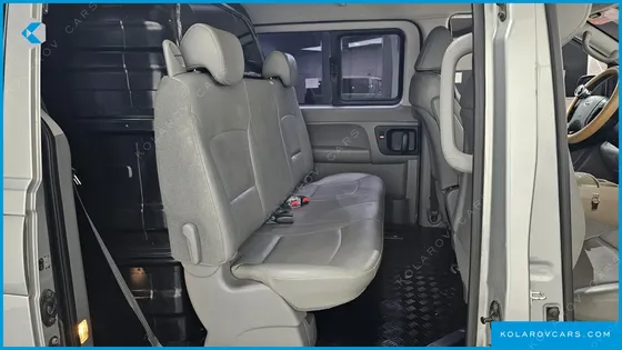 HYUNDAI STAREX 5-SEATER VAN