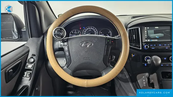HYUNDAI STAREX 5-SEATER VAN