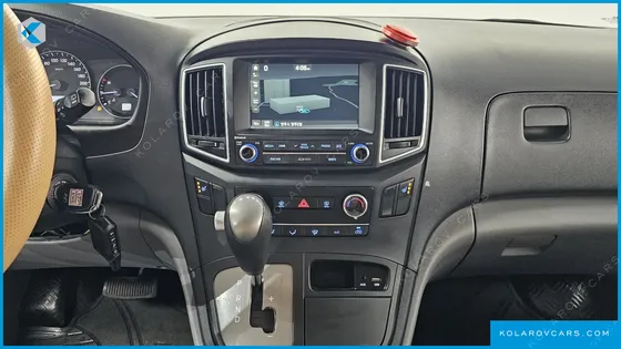 HYUNDAI STAREX 5-SEATER VAN
