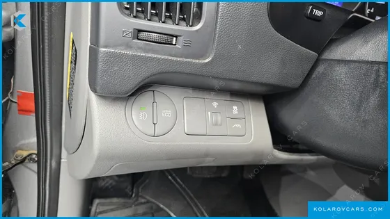 HYUNDAI STAREX 5-SEATER VAN