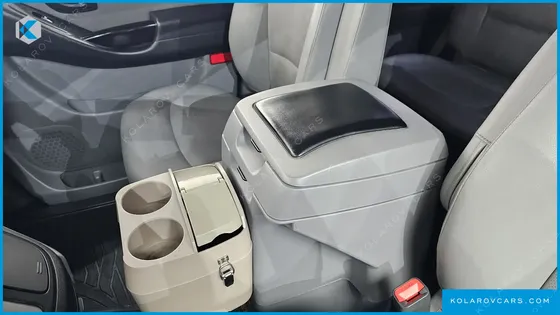 HYUNDAI STAREX 5-SEATER VAN