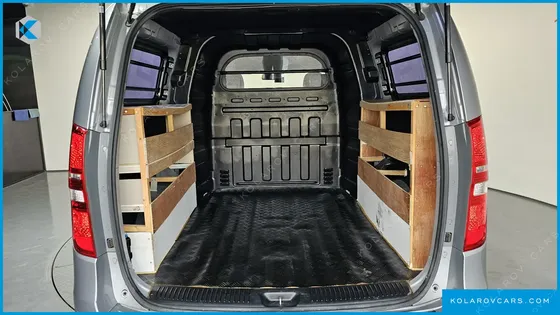 HYUNDAI STAREX 5-SEATER VAN