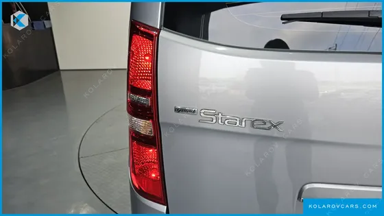 HYUNDAI STAREX 5-SEATER VAN
