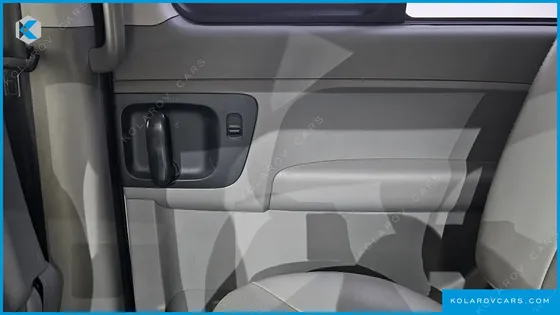 HYUNDAI STAREX 5-SEATER VAN
