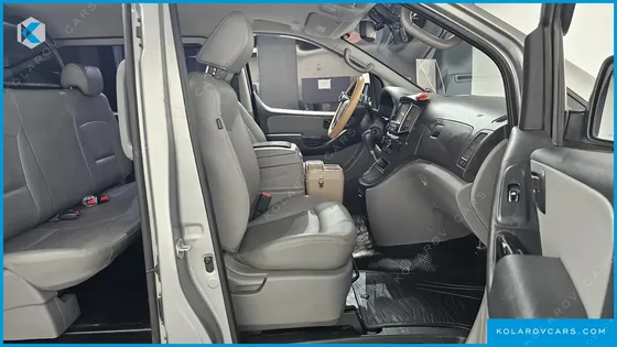 HYUNDAI STAREX 5-SEATER VAN