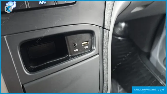 HYUNDAI STAREX 5-SEATER VAN
