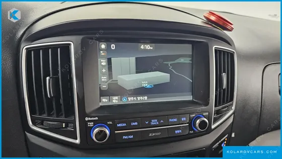 HYUNDAI STAREX 5-SEATER VAN