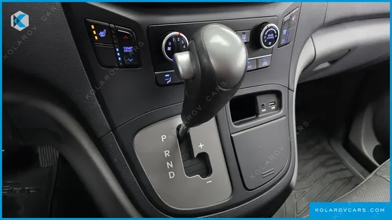 HYUNDAI STAREX 12-SEATER WAGON