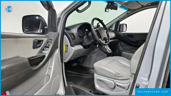 HYUNDAI STAREX 11-SEATER WAGON