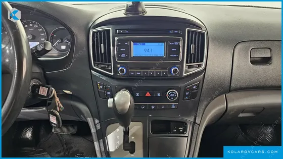 HYUNDAI STAREX 11-SEATER WAGON