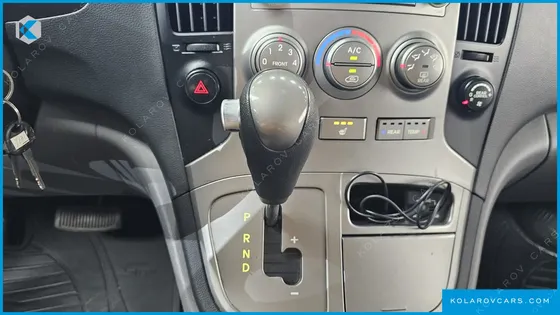 HYUNDAI STAREX 12-SEATER WAGON