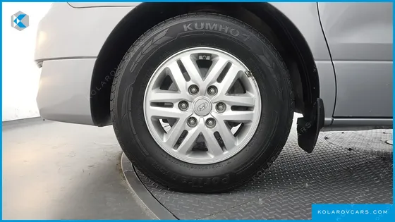HYUNDAI STAREX 5-SEATER VAN