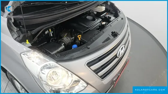 HYUNDAI STAREX 5-SEATER VAN