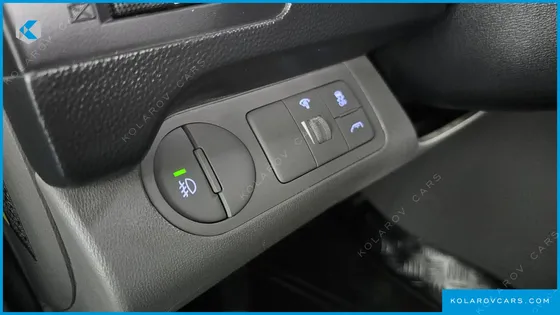 HYUNDAI STAREX 5-SEATER VAN