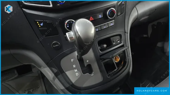 HYUNDAI STAREX 3-SEATER VAN