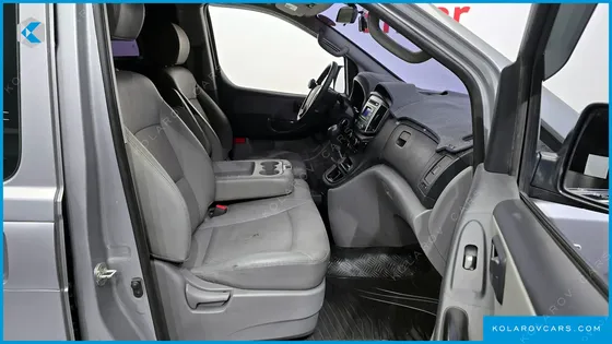 HYUNDAI STAREX 3-SEATER VAN