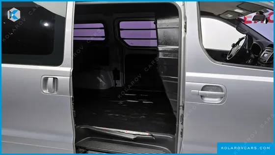 HYUNDAI STAREX 3-SEATER VAN