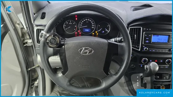 HYUNDAI STAREX 3-SEATER VAN