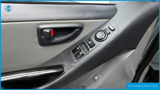HYUNDAI STAREX 3-SEATER VAN