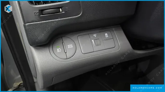 HYUNDAI STAREX 3-SEATER VAN