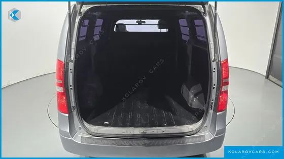 HYUNDAI STAREX 3-SEATER VAN