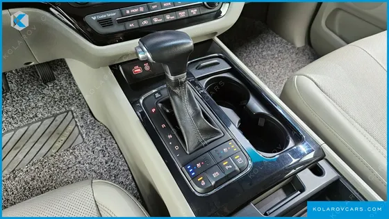KIA CARNIVAL GASOLINE 9-SEATER NOBLESSE