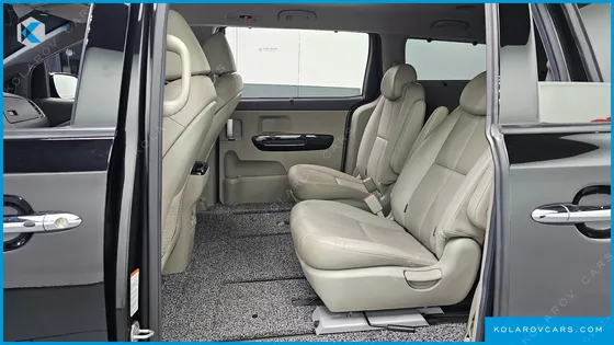 KIA CARNIVAL GASOLINE 9-SEATER NOBLESSE