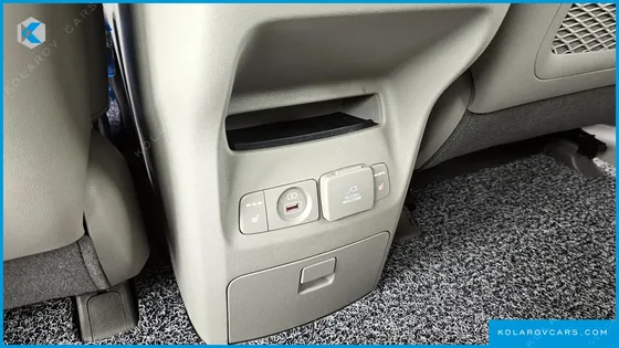 KIA CARNIVAL GASOLINE 9-SEATER NOBLESSE