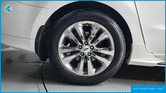 KIA CARNIVAL 9-SEATER NOBLESSE
