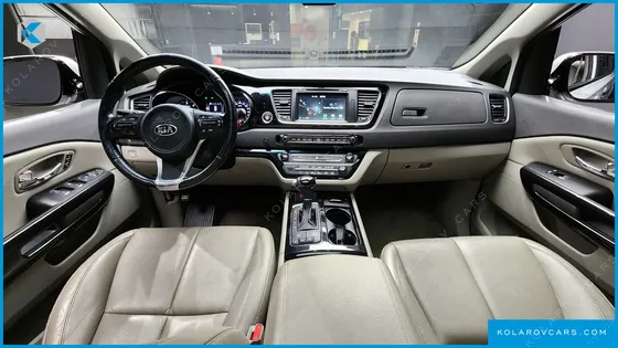 KIA CARNIVAL 9-SEATER NOBLESSE