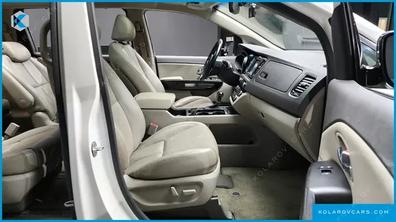 KIA CARNIVAL 9-SEATER NOBLESSE
