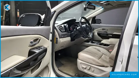 KIA CARNIVAL 9-SEATER NOBLESSE