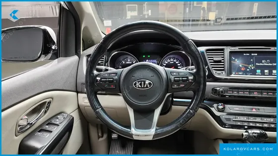 KIA CARNIVAL 9-SEATER NOBLESSE