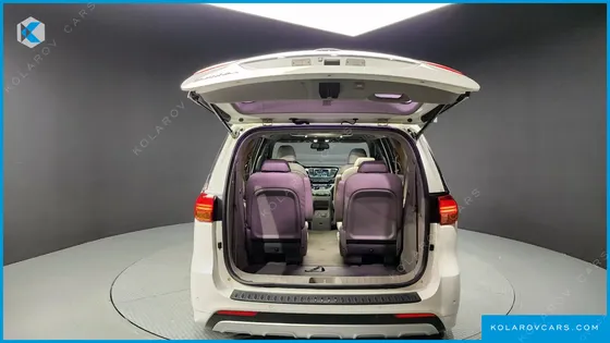 KIA CARNIVAL 9-SEATER NOBLESSE