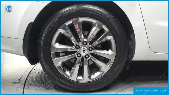 KIA CARNIVAL 9-SEATER NOBLESSE