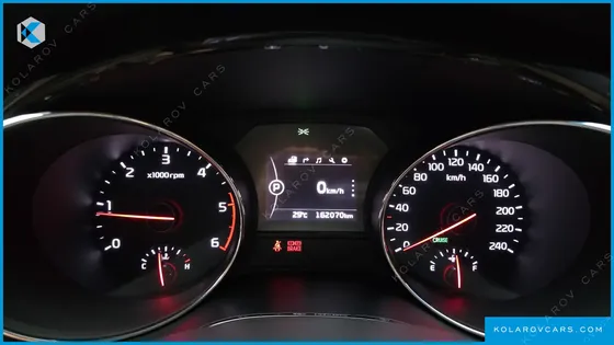 KIA CARNIVAL 9-SEATER NOBLESSE