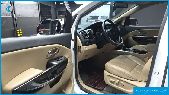 KIA CARNIVAL 9-SEATER NOBLESSE